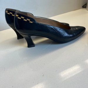 Navy Blue Heels with gold details, Stuart Weitzman 8.5 M
